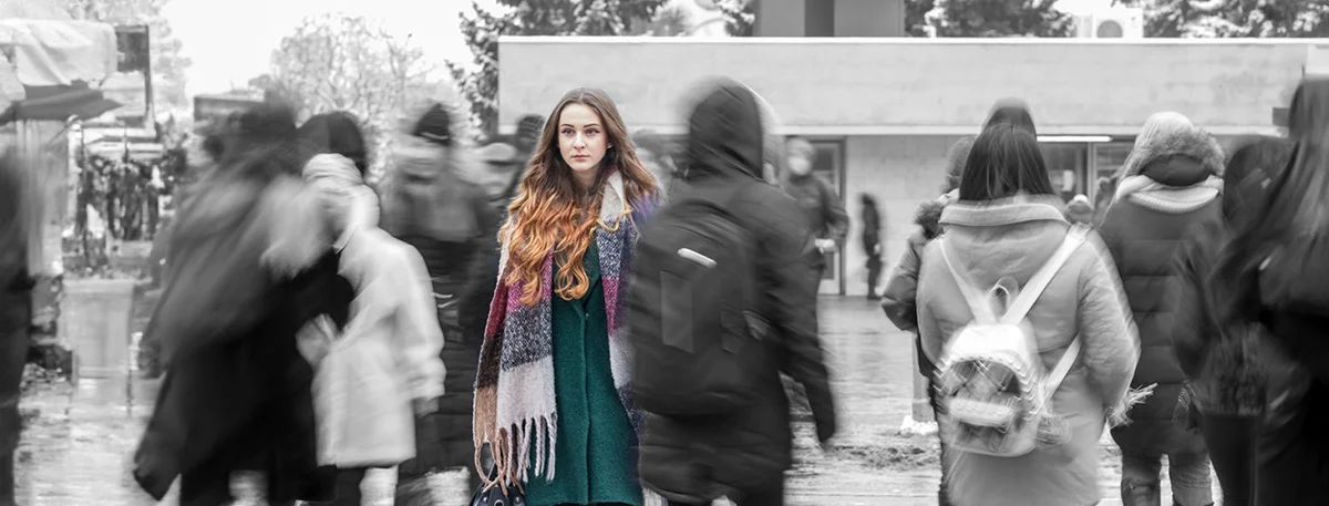 Cамотні у натовпі